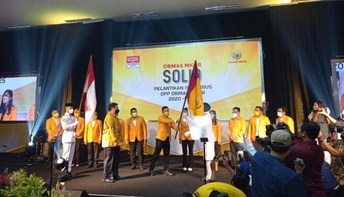 Airlangga Hartarto Lantik Pengurus MKGR 2020-2025