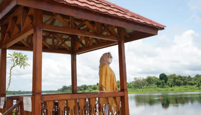 Senator Eva Susanti Beri Apresiasi Pengembangan Objek Wisata Danau Ulak Lia