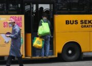 Pemprov DKI Siapkan 25 Bus Sekolah Antar Lansia ke Lokasi Vaksin COVID