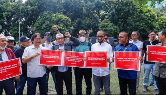 Mantan Pimpinan dan Penyidik KPK Serahkan Berkas ke Dewas KPK Minta Firli Bahuri Mundur