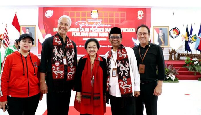 Megawati Bersama Pimpinan Partai Pendukung Daftarkan Ganjar-Mahfud ke KPU