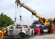 Kecelakaan Maut Gran Max di Tol Jakarta-Cikampek Km 58, Semua Penumpang Tewas