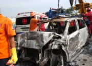 Berikut Kronologi Kecelakaan Maut GranMax di Tol Jakarta-Cikampek Km 58, 12 Orang Tewas