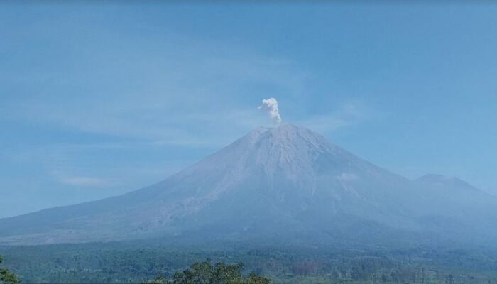 Gunung Semeru Kembali Erupsi, Masyarakat Diminta Waspada